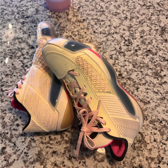 JORDAN 38 LOW - Picture 5 of 7